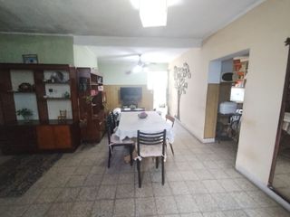 Foto 2 de Casa en  Venta en Pompeya c cochera patio y fondo