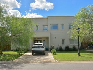 Foto 2 de Venta casa San Gabriel a la Laguna vista abierta