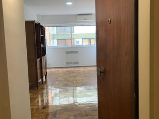Foto 8 de Amplio departamento de 2 ambientes en edificio de categoría APTO PROFESIONAL