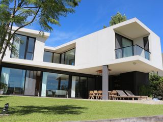 Foto 15 de Casa en venta - 3 Dormitorios 3 Baños - Cochera - 280Mts2 - Escobar