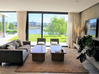 Foto 4 de Casa en venta - 3 Dormitorios 3 Baños - Cochera - 280Mts2 - Escobar