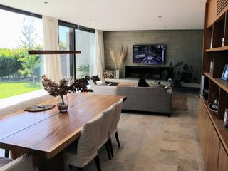 Foto 3 de Casa en venta - 3 Dormitorios 3 Baños - Cochera - 280Mts2 - Escobar