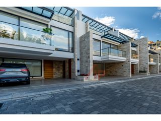 Foto 1 de MODERNA Y HERMOSA SUITE AMOBLADA EN RENTA EN SECTOR AV. SOLANO, CUENCA