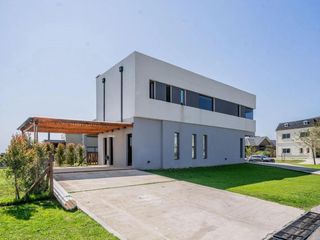 Foto 1 de Casa en Venta, 4 Dormitorios, en Barrio Golf, El Cantón, Escobar, G.B.A. Norte