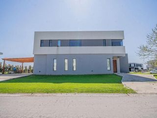 Foto 2 de Casa en Venta, 4 Dormitorios, en Barrio Golf, El Cantón, Escobar, G.B.A. Norte