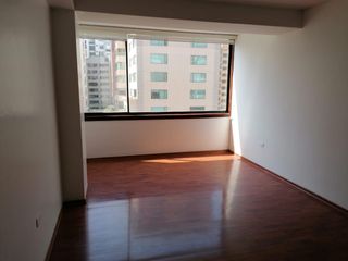 Foto 15 de Amplio Departamento en renta semi amoblado de 3 habitaciones en Edificio, calle la Portugal, Quito
