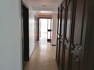 Foto 11 de Amplio Departamento en renta semi amoblado de 3 habitaciones en Edificio, calle la Portugal, Quito