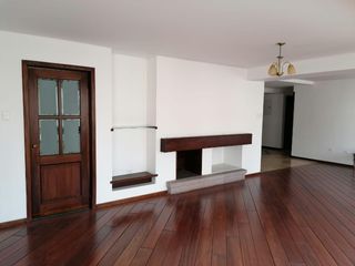 Foto 1 de Amplio Departamento en renta semi amoblado de 3 habitaciones en Edificio, calle la Portugal, Quito