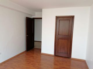 Foto 19 de Amplio Departamento en renta semi amoblado de 3 habitaciones en Edificio, calle la Portugal, Quito
