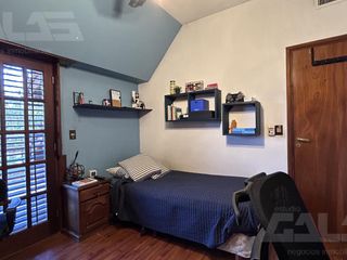 Foto 20 de Casa en Venta - 4 Dormitorios - Pileta - Quincho - Cochera en Ituzaingo Norte