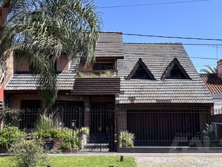 Foto 2 de Casa en Venta - 4 Dormitorios - Pileta - Quincho - Cochera en Ituzaingo Norte