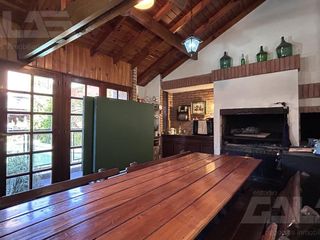 Foto 31 de Casa en Venta - 4 Dormitorios - Pileta - Quincho - Cochera en Ituzaingo Norte