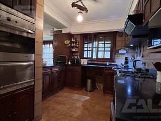Foto 11 de Casa en Venta - 4 Dormitorios - Pileta - Quincho - Cochera en Ituzaingo Norte