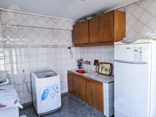 Foto 17 de Venta Casa 5 Ambientes con Parque y Pileta en La Plata