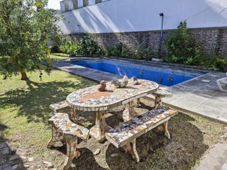 Foto 3 de Venta Casa 5 Ambientes con Parque y Pileta en La Plata