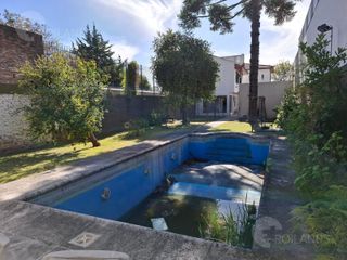 Foto 4 de Venta Casa 5 Ambientes con Parque y Pileta en La Plata
