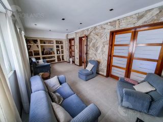 Foto 8 de Venta Casa 5 Ambientes con Parque y Pileta en La Plata