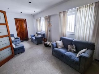 Foto 7 de Venta Casa 5 Ambientes con Parque y Pileta en La Plata