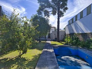Foto 2 de Venta Casa 5 Ambientes con Parque y Pileta en La Plata