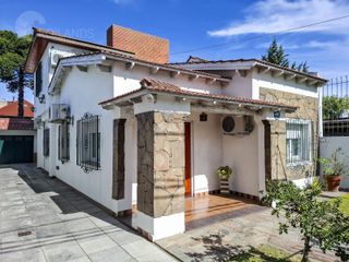 Foto 34 de Venta Casa 5 Ambientes con Parque y Pileta en La Plata