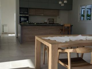 Foto 3 de Casa en Alquiler en Las Cañitas Barrio Privado . 3 dormitorios. Amoblada
