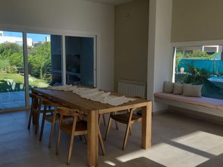 Foto 1 de Casa en Alquiler en Las Cañitas Barrio Privado . 3 dormitorios. Amoblada