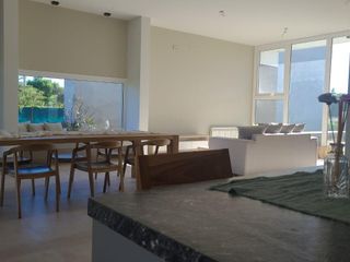 Foto 4 de Casa en Alquiler en Las Cañitas Barrio Privado . 3 dormitorios. Amoblada