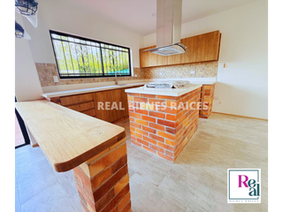 Foto 2 de ¡Casa Esquinera con Zona Verde Privada y Excelente Ubicación!