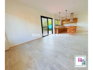 Foto 4 de ¡Casa Esquinera con Zona Verde Privada y Excelente Ubicación!