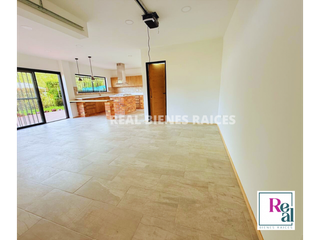 Foto 5 de ¡Casa Esquinera con Zona Verde Privada y Excelente Ubicación!