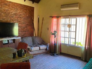 Foto 4 de CASA EN DON TORCUATO CON QUINCHO Y PILETA