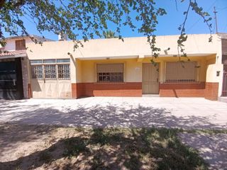 Foto 1 de VENTA CASA CON DEPARTAMENTO ANEXO TERMAS RIO HONDO