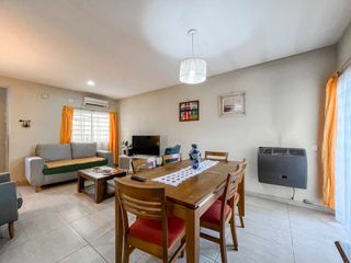 Foto 4 de CASA 4 AMBIENTES EN VENTA LA PLATA.
