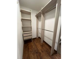 Foto 1 de Hermoso aparta estudio en milla de oro en condominio con club house!