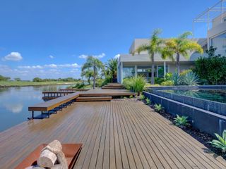 Foto 3 de Increible casa al agua y golf