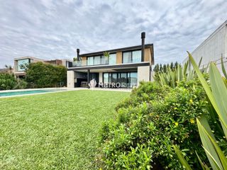 Foto 59 de Casa Amoblada en Alquiler  con 4 habitaciones a la Laguna en Barbarita Tigre