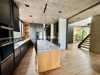 Foto 36 de Casa Amoblada en Alquiler  con 4 habitaciones a la Laguna en Barbarita Tigre