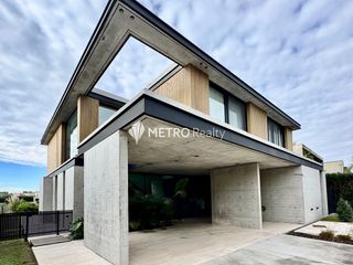 Foto 4 de Casa Amoblada en Alquiler  con 4 habitaciones a la Laguna en Barbarita Tigre