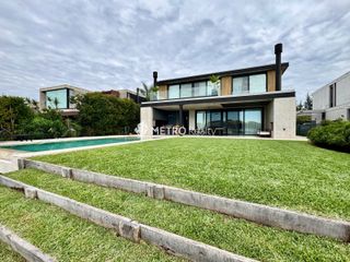 Foto 57 de Casa Amoblada en Alquiler  con 4 habitaciones a la Laguna en Barbarita Tigre