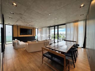 Foto 1 de Casa Amoblada en Alquiler  con 4 habitaciones a la Laguna en Barbarita Tigre