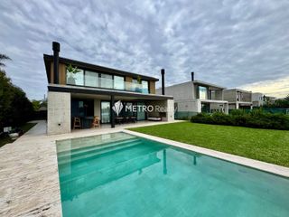 Foto 60 de Casa Amoblada en Alquiler  con 4 habitaciones a la Laguna en Barbarita Tigre