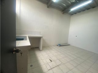 Foto 3 de Eloy Alfaro, Galpón en Renta, 775m2, 2 Ambientes