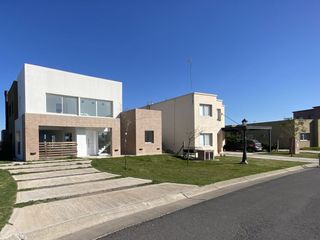 Foto 2 de ALQUILER DE CASA EN Pilar