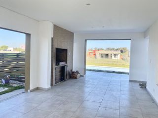 Foto 4 de ALQUILER DE CASA EN Pilar