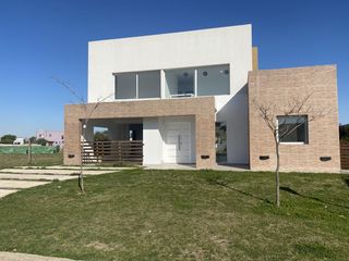 Foto 1 de ALQUILER DE CASA EN Pilar