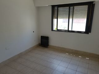 Foto 12 de Duplex en alquiler en Haedo Norte