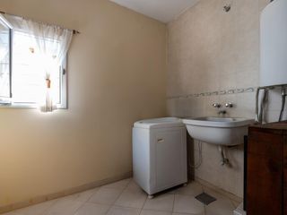 Foto 18 de VENTA/ALQUILER - Casa de 3 Dormitorios, patio, quincho y cochera. Echesortu, Rosario.