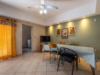 Foto 16 de VENTA/ALQUILER - Casa de 3 Dormitorios, patio, quincho y cochera. Echesortu, Rosario.