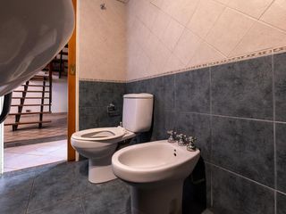 Foto 8 de VENTA/ALQUILER - Casa de 3 Dormitorios, patio, quincho y cochera. Echesortu, Rosario.