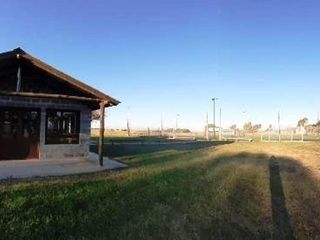 Foto 1 de Local con 2 Canchas de Futbol 5